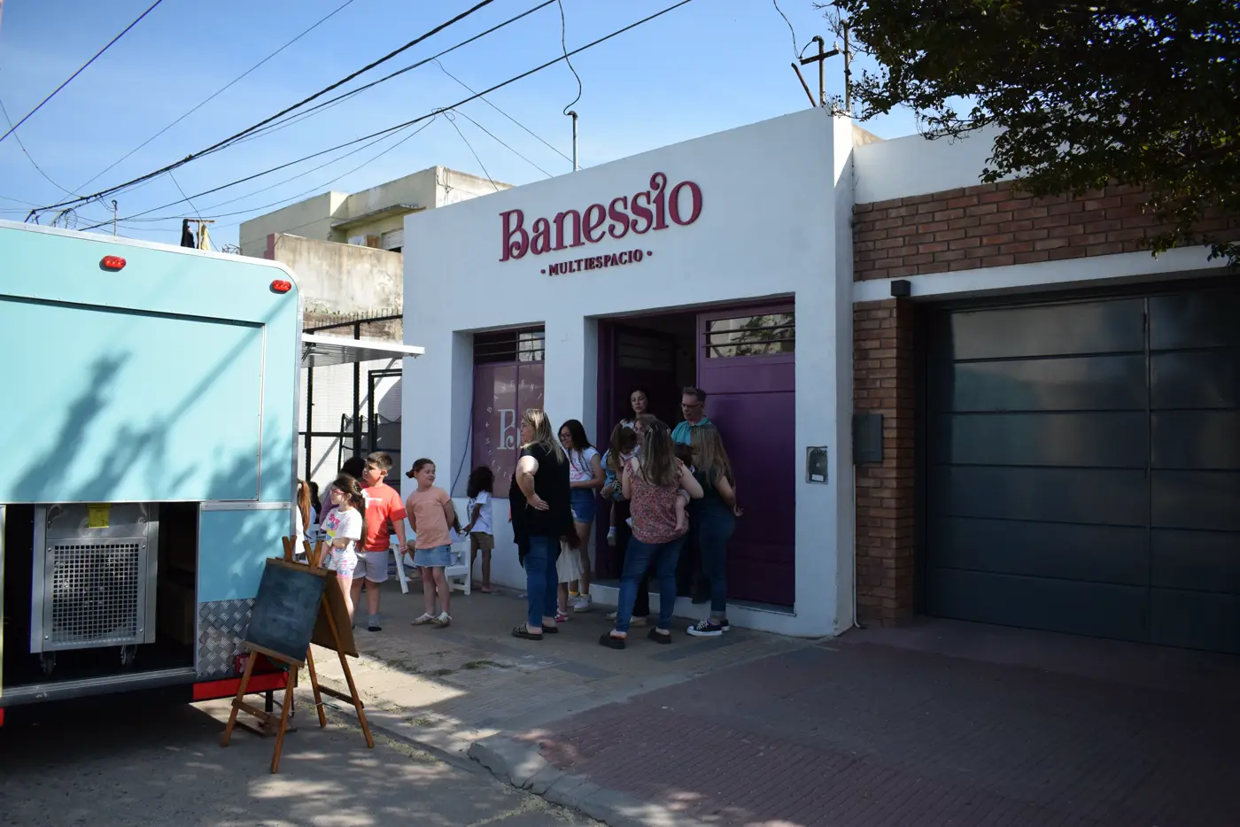 La vereda el día de un cumpleaños